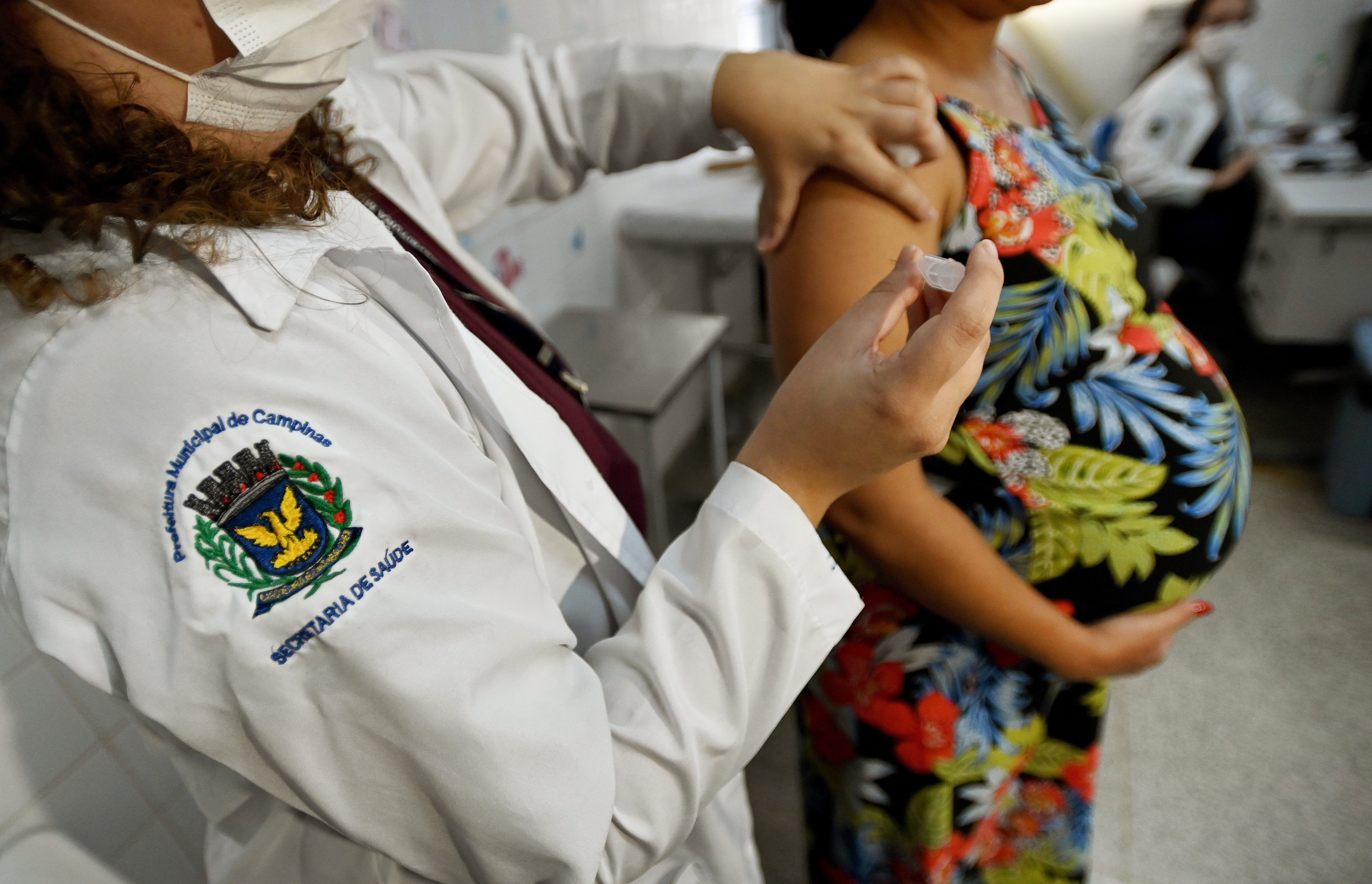 Vacina protege contra as gripes A (H1N1 e H3N2) e B e é de dose única anual