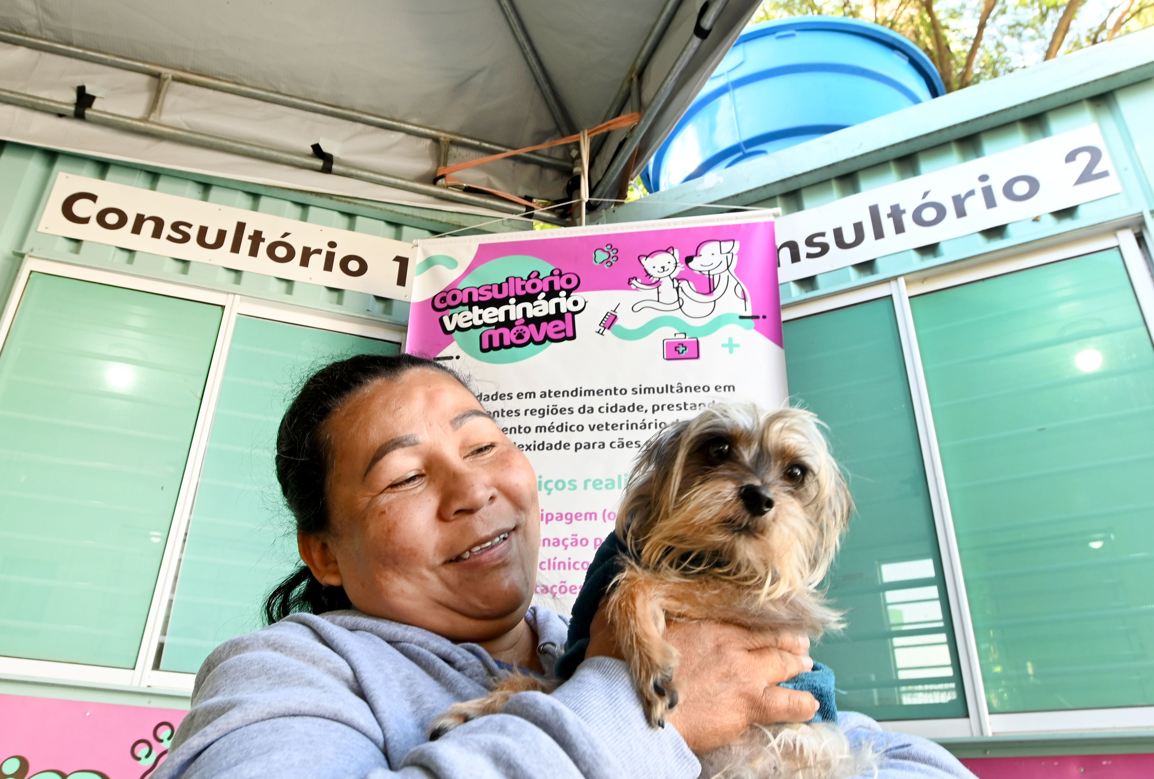 Consultório móvel oferta consulta gratuita com médicos veterinários, microchipagem dos pets e até vacinação, se houver indicação