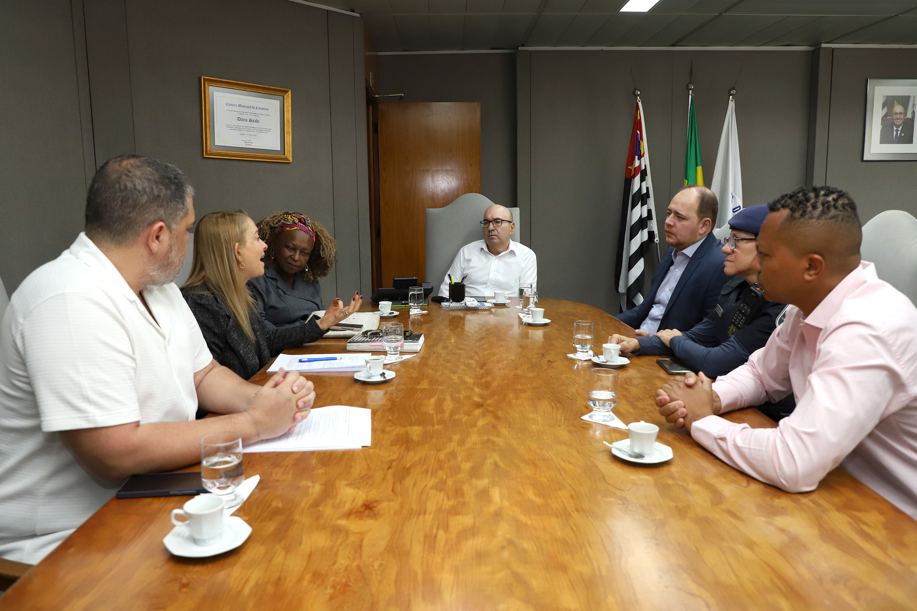 Durante a reunião, foi entregue um protocolo de intenções com propostas de ações