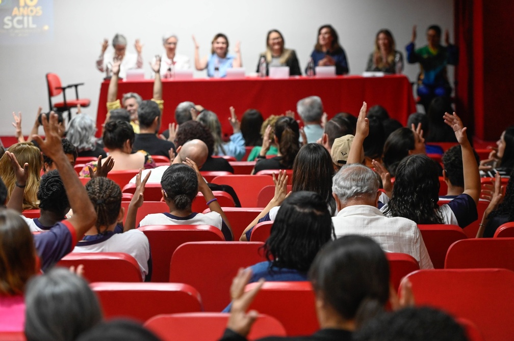 A iniciativa inclui mulheres surdas e promove a participação social, cultural e esportiva, fortalecendo a inclusão social 