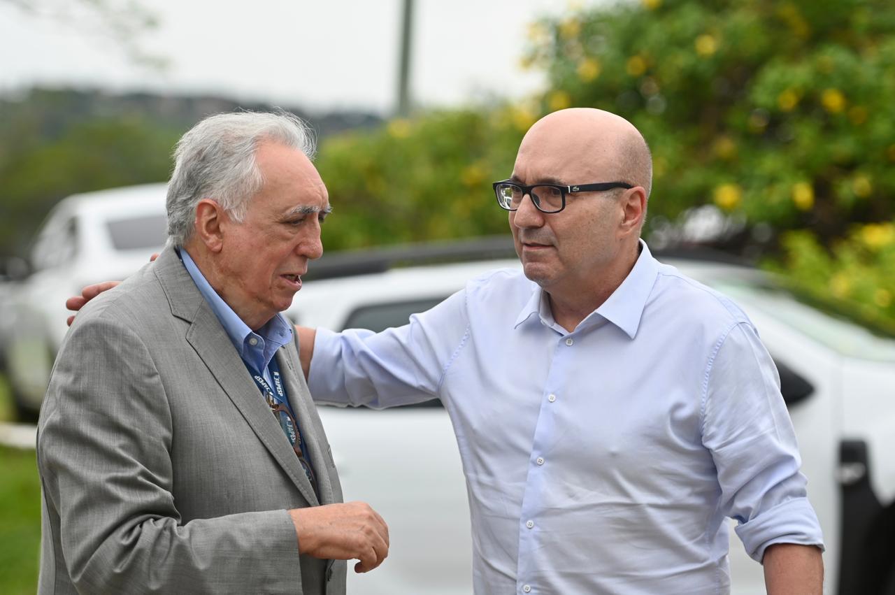 O prefeito com o vice-presidente do Conselho Superior da Fapesp, Carmino Antonio de Souza