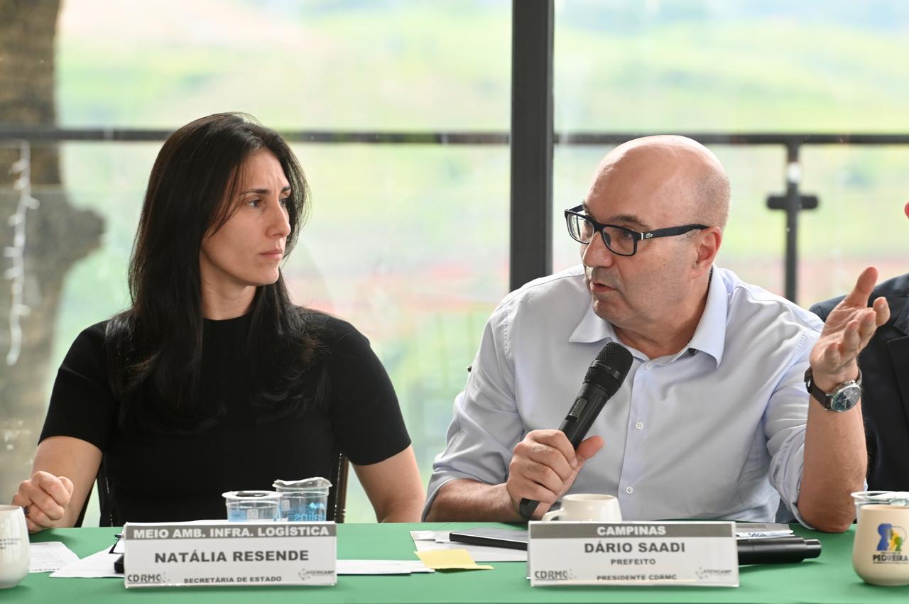 O prefeito Dário Saadi com Natália Resende, secretária estadual de Meio Ambiente, Infraestrutura e Logística