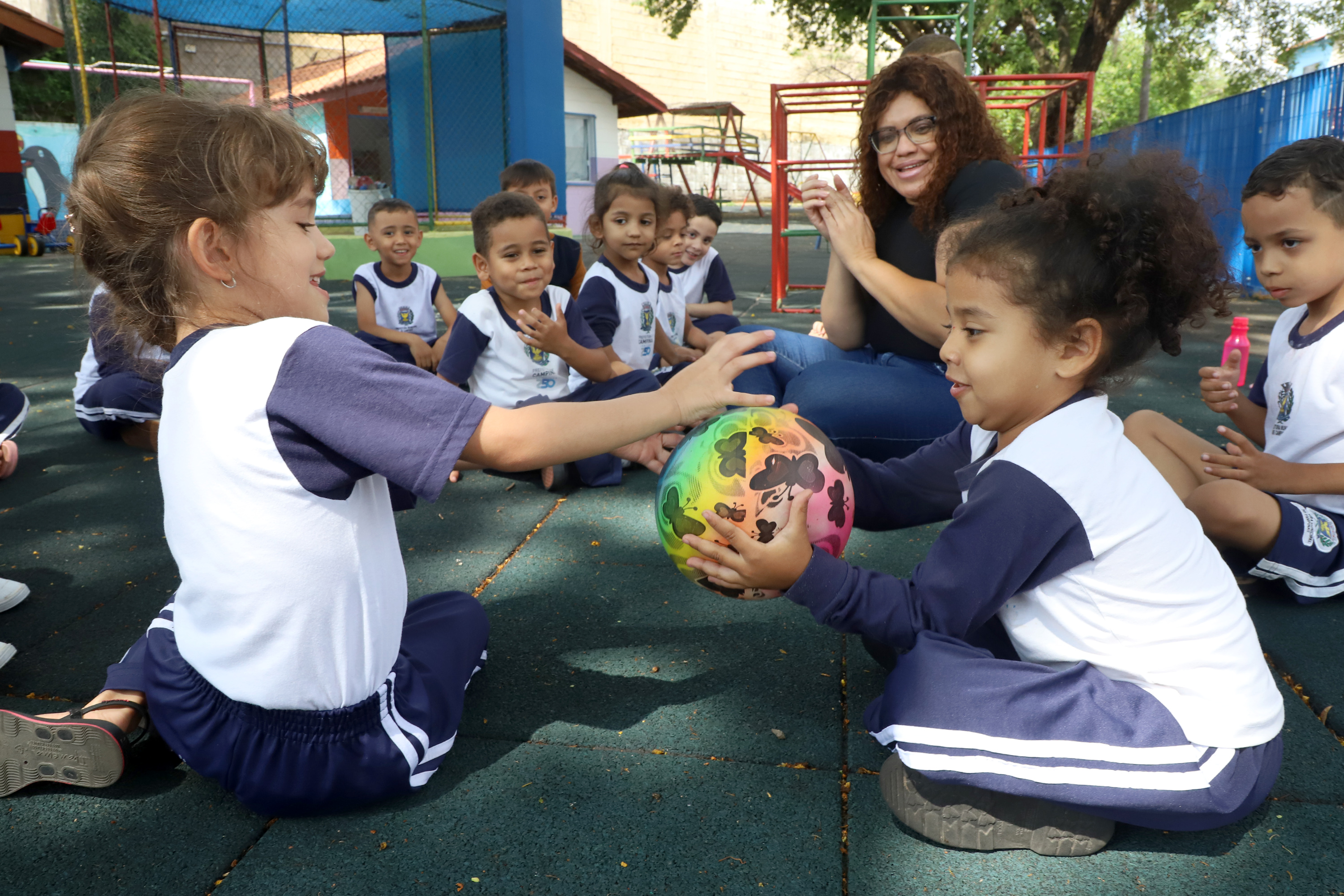 São profissionais que estão na educação...