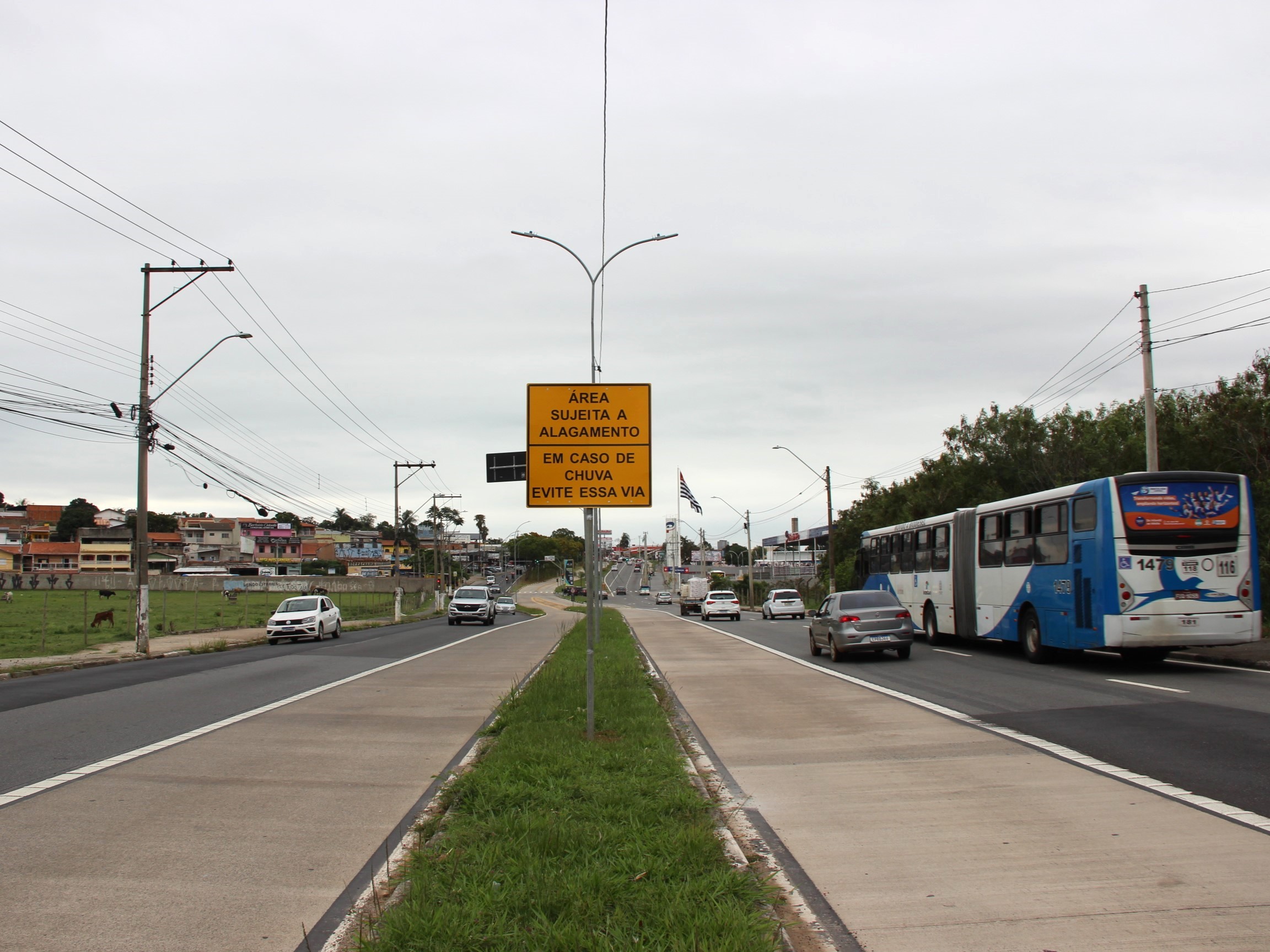 Outro entroncamento sinalizado foi o da avenida Ruy Rodrigues com rodovia dos Bandeirantes