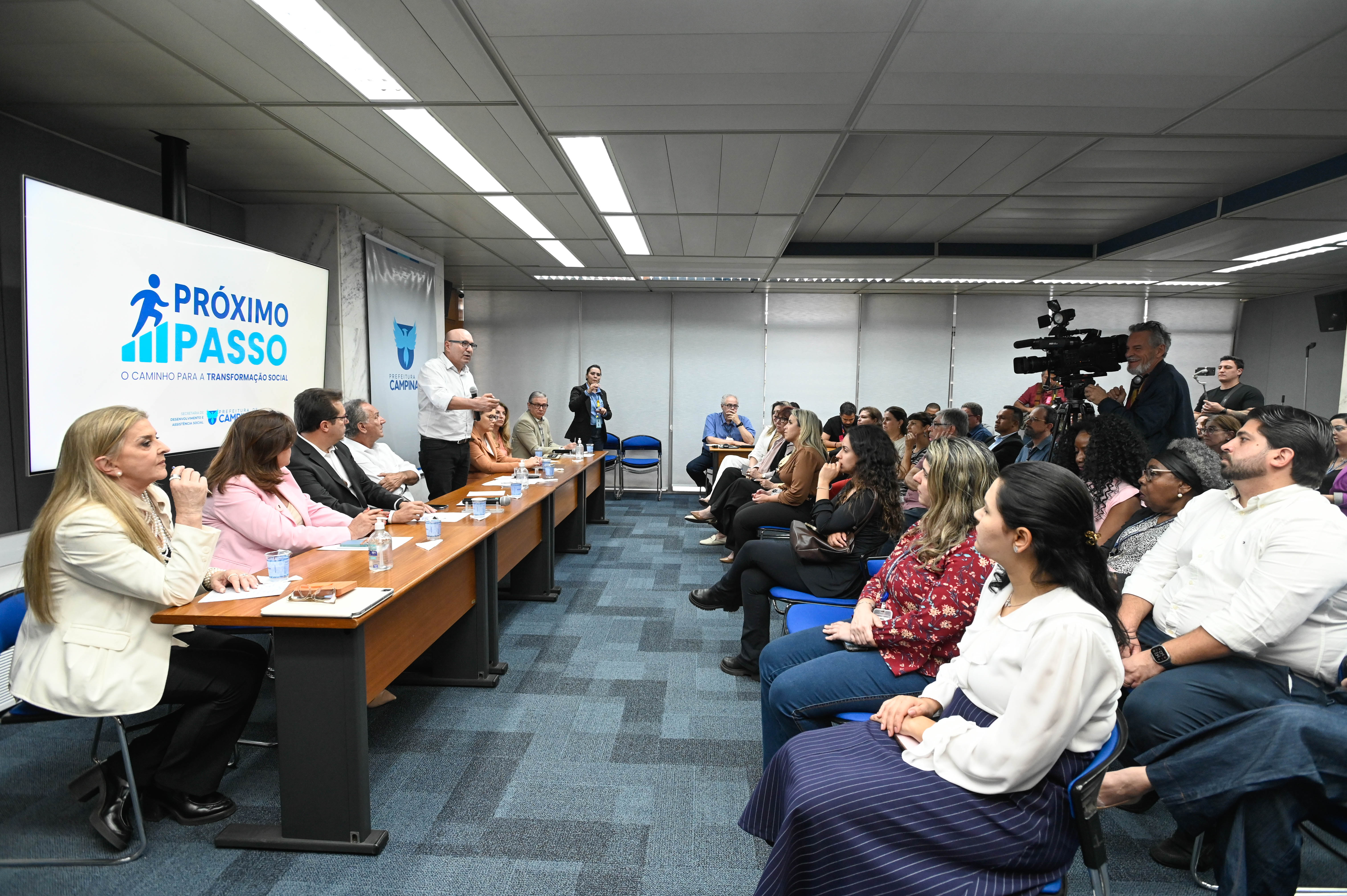 O programa reúne cinco secretarias municipais, garantindo atendimento intersetorial