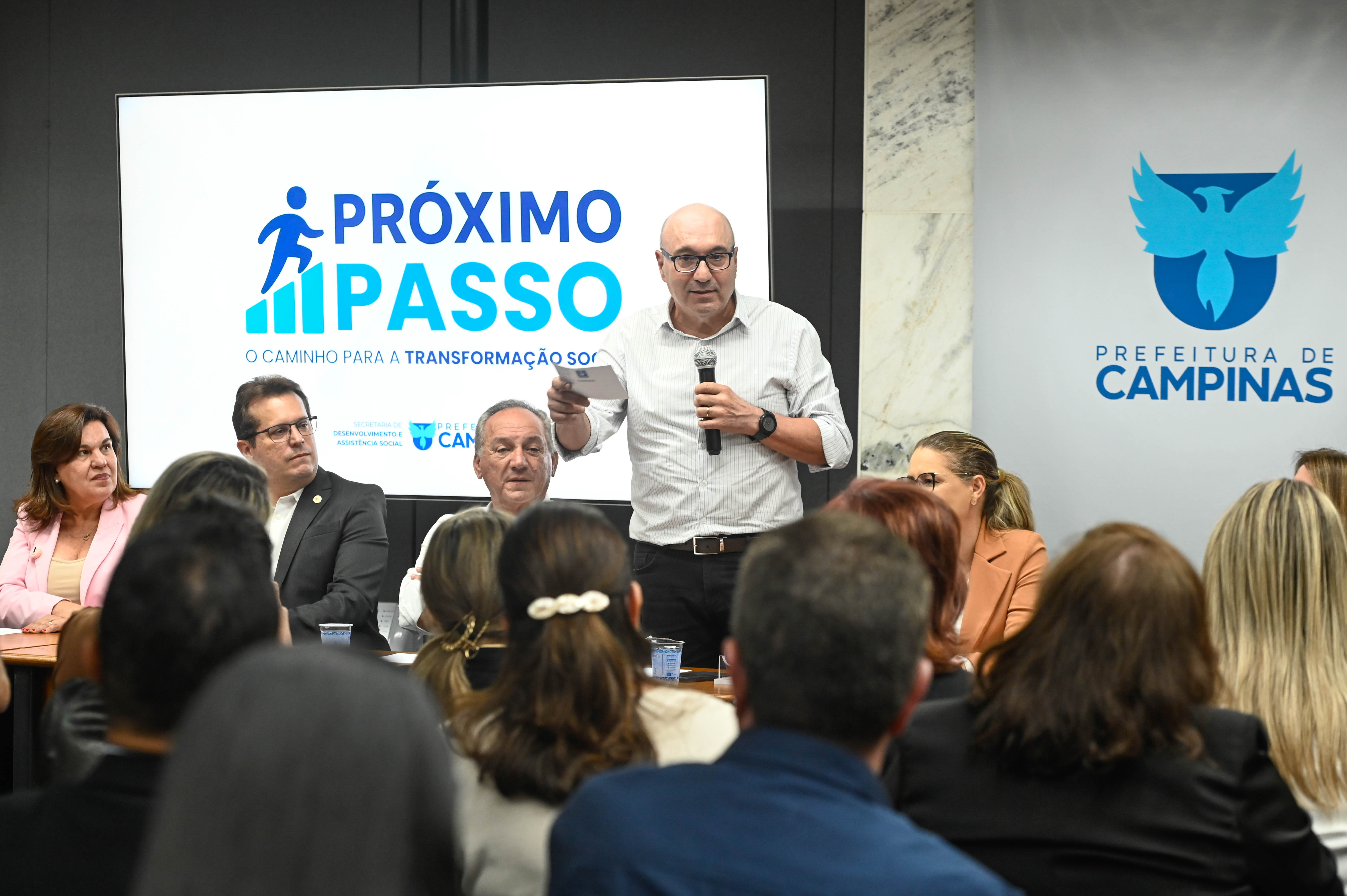 Objetivo é que as famílias alcancem autonomia financeira por meio de emprego, capacitação e empreendedorismo.