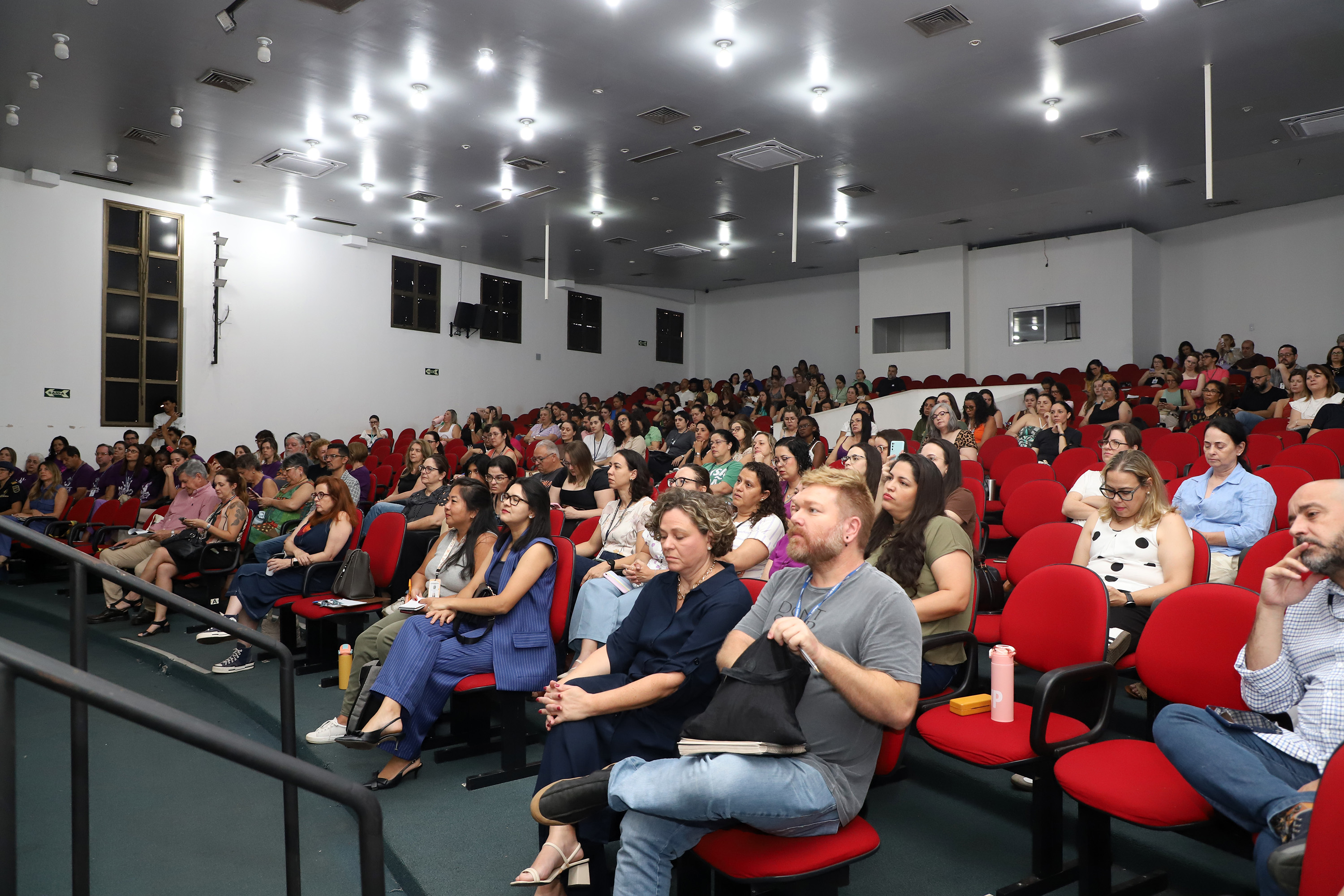 Evento realizado no Teatro Bento Quirino debateu a importância da notificação de dados precisos sobre violência