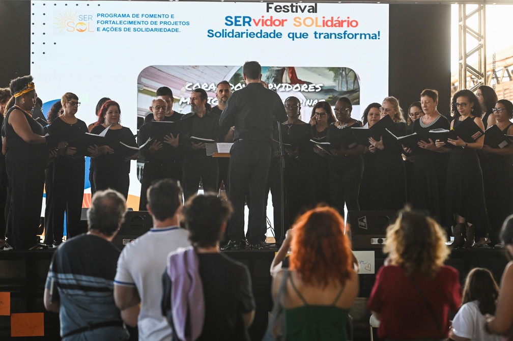 Rogério Capela Apresentações do Coral dos Servidores embalaram as atividades com boa música