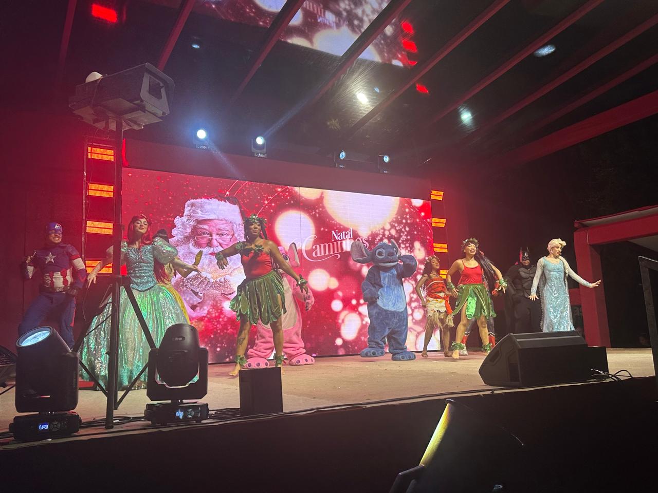 Lilo, Stich e outros personagens infantis fizeram a alegria das famílias presentes