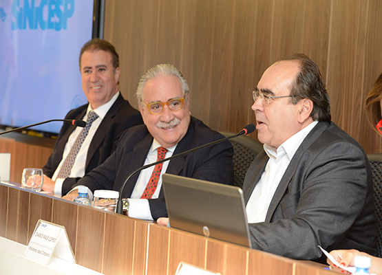 Secretário nacional discursa