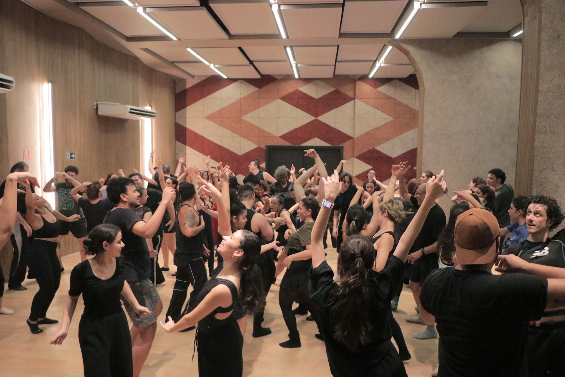 Firmino Piton Espetáculo “Quebra-Nozes, o Musical" terá participação de 80 artistas
