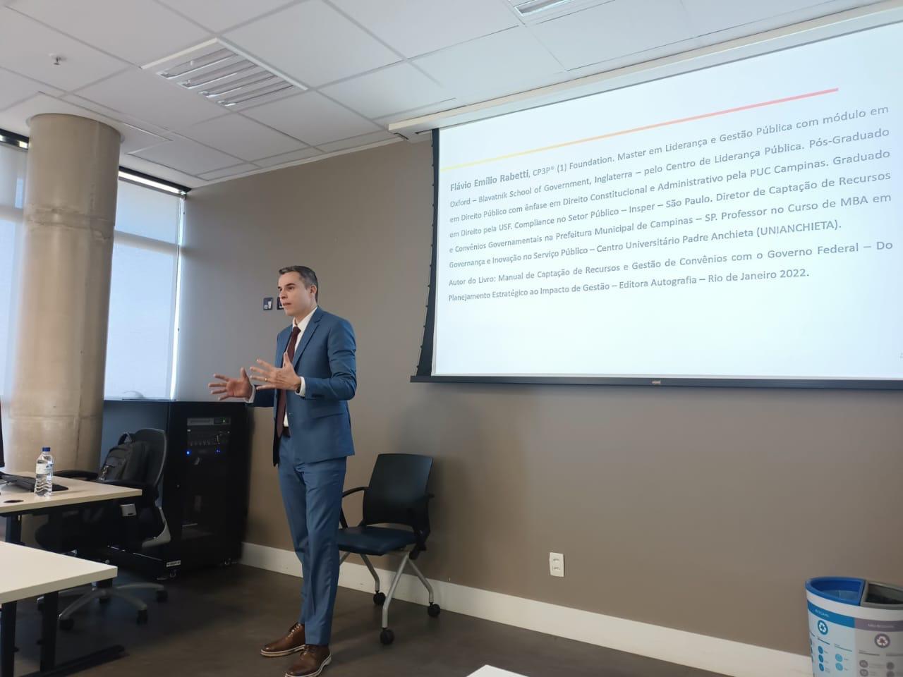 Flávio Rabetti fala em evento