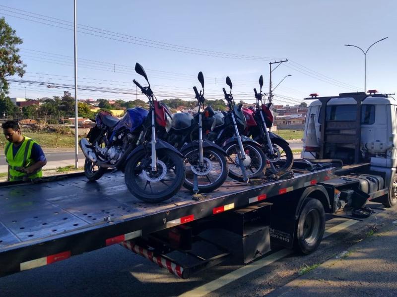 Dos cinco veículos removidos ao Pátio Municipal, quatro eram motos