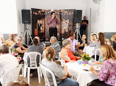 Almoço foi embalado por música ao vivo