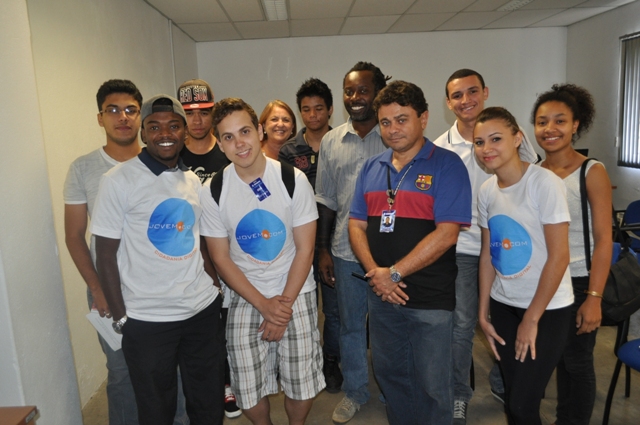 Grupo treinado para fazer a pesquisa