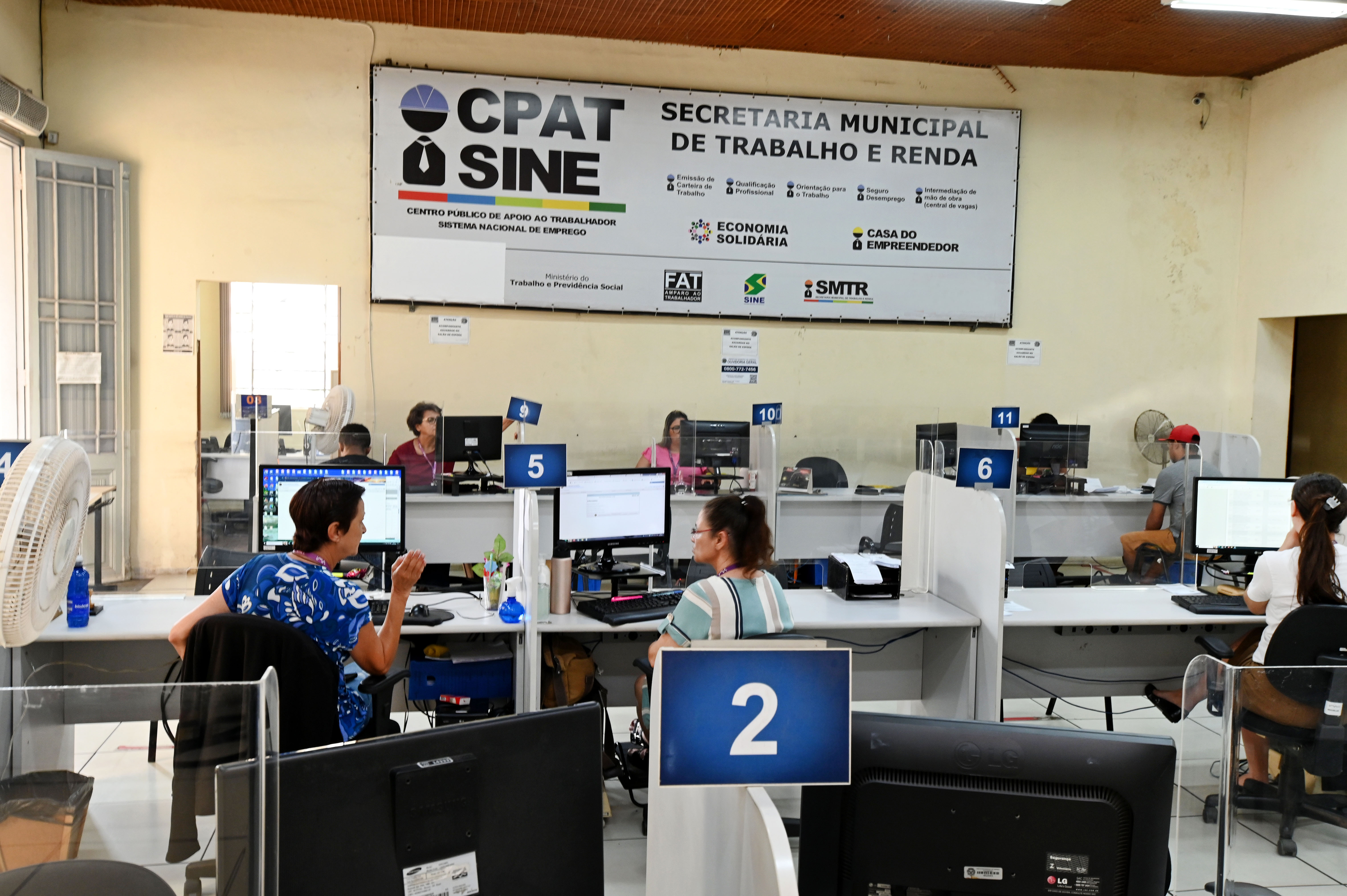 Candidato não precisa fazer agendamento, basta comparecer ao CPAT entre 9h e 12h com Carteira de Trabalho, documento com foto e currículo