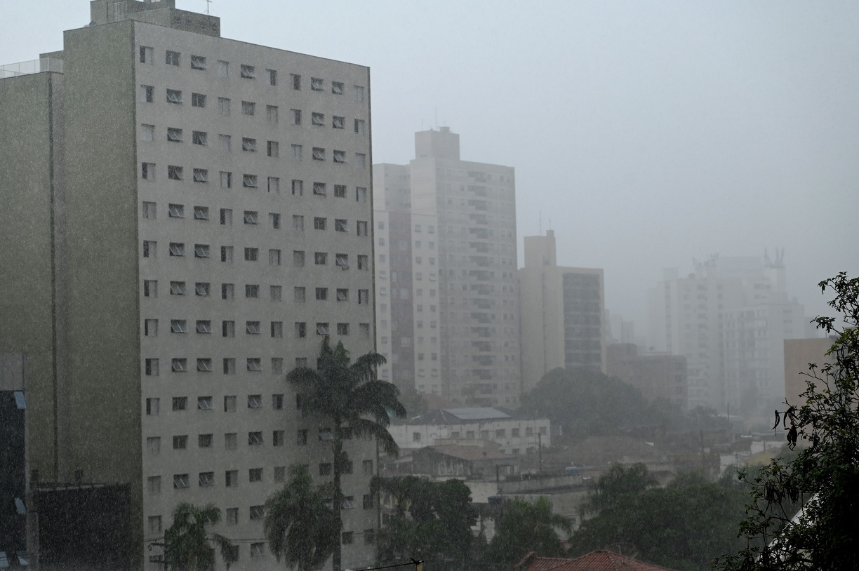 Chuva e frente fria mudam o tempo na região de Campinas 