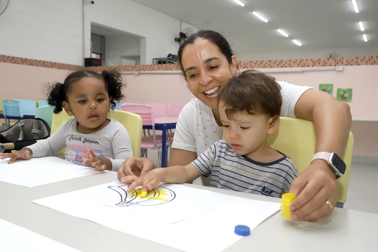 Fernanda Sunega O Dia do Professor é celebrado no dia 15 de outubro, na foto docente no CEI Orlando Ferreira da Costa