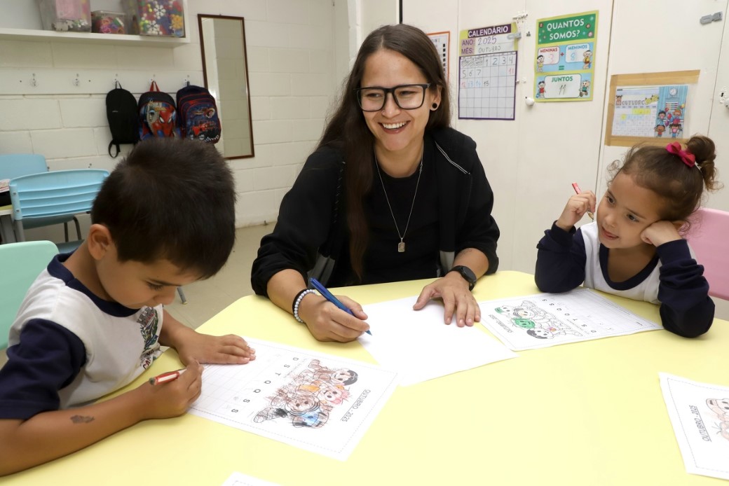 Fernanda Sunega Professoras se desdobram para oferecer o melhor aos alunos (CEI Orlando)