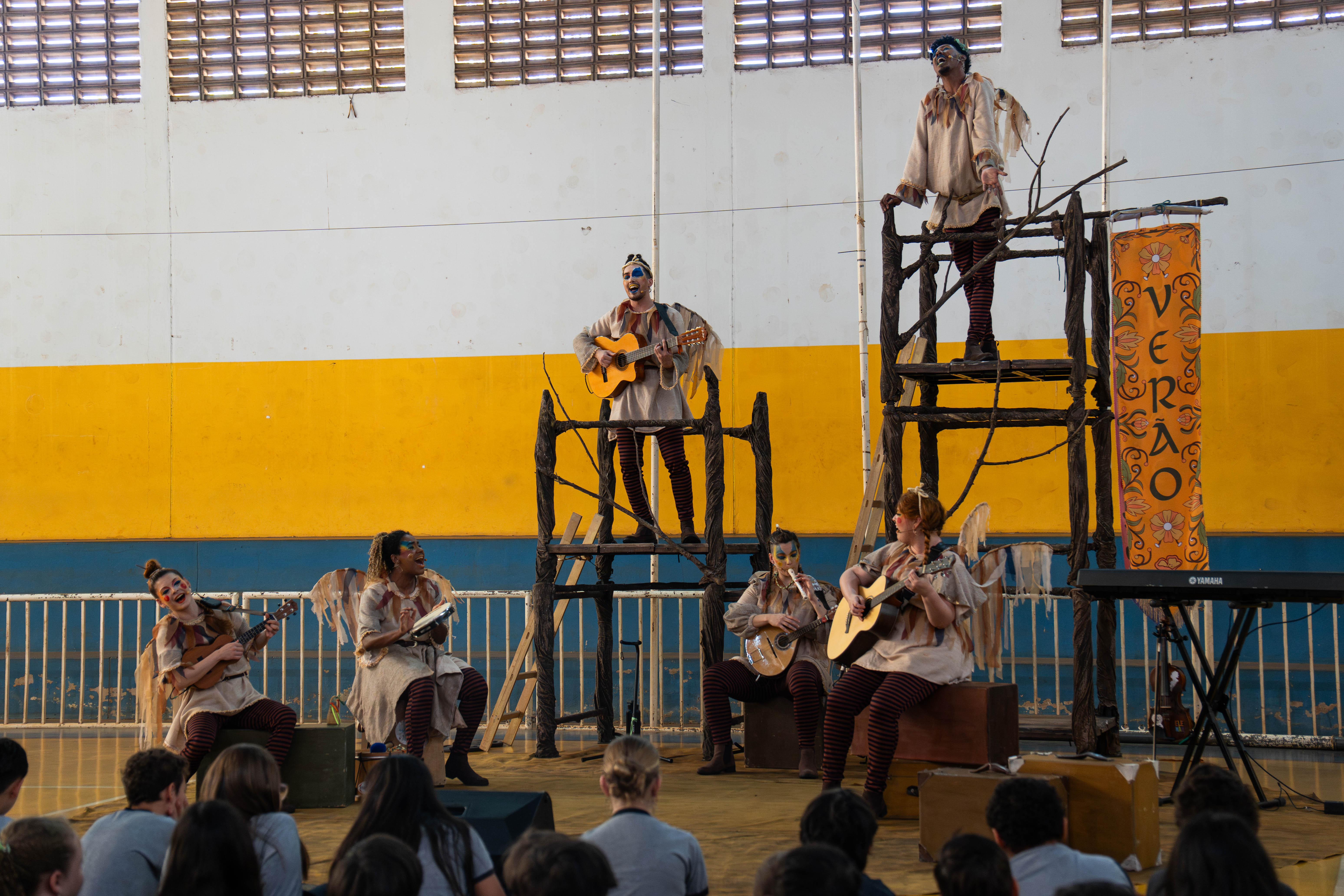 Música, poesia e encenação trazem reflexão de forma lúdica, para crianças e jovens