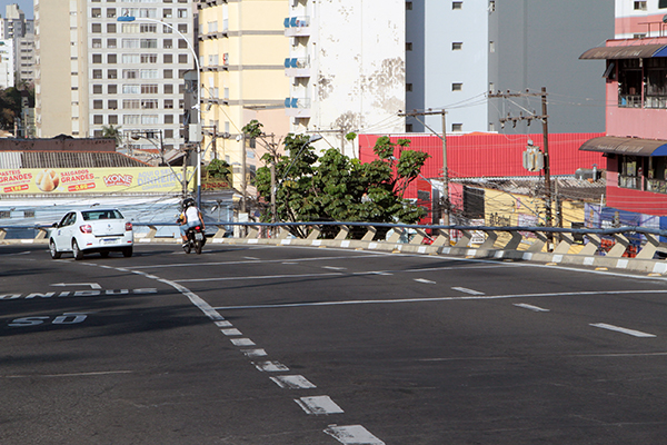 Parte do Viaduto Cury receberá novas defensas em concreto armado no lugar das barreiras metálicas existentes hoje