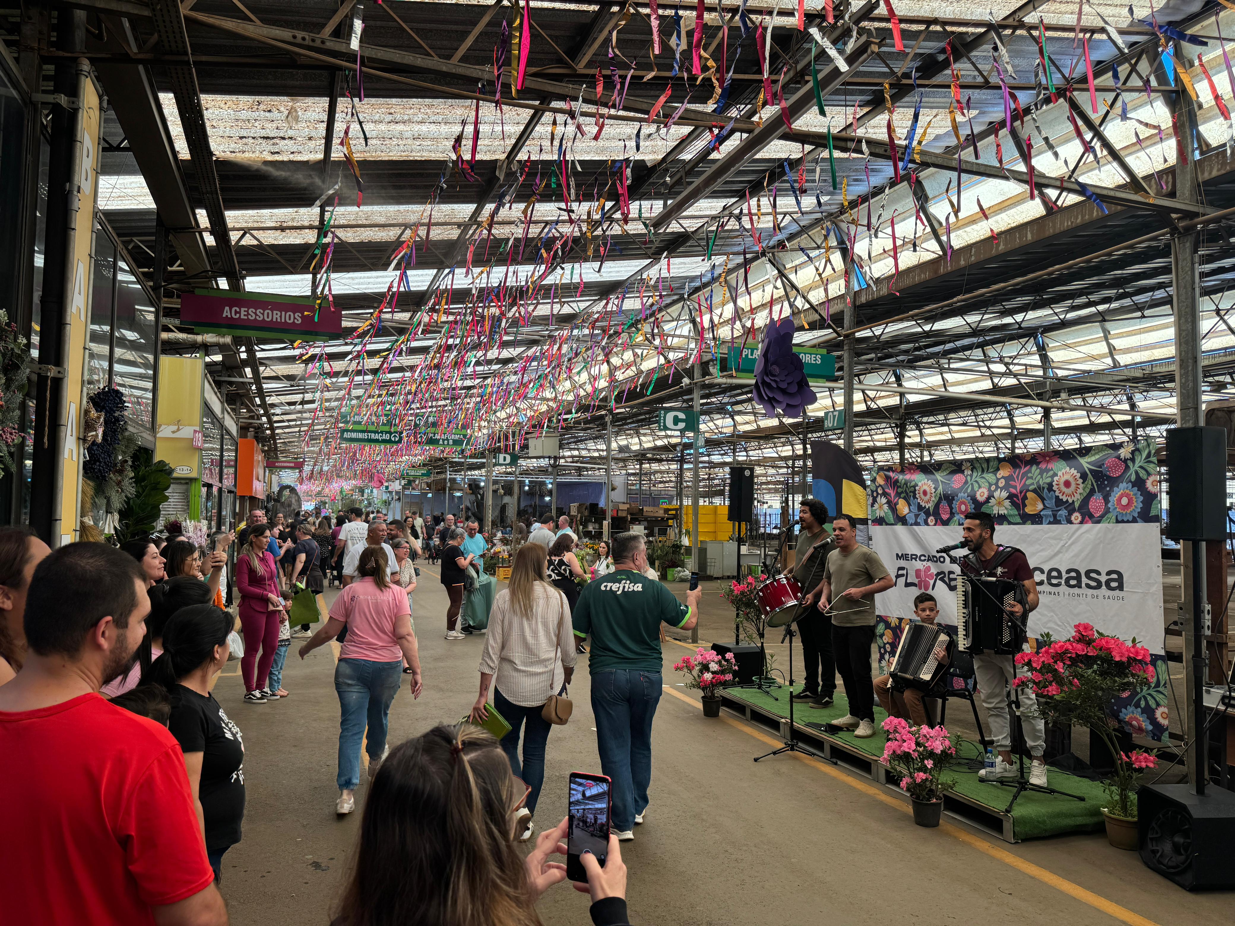 Divulgação Mercado de flores teve 20.280 visitantes aos finais de semana