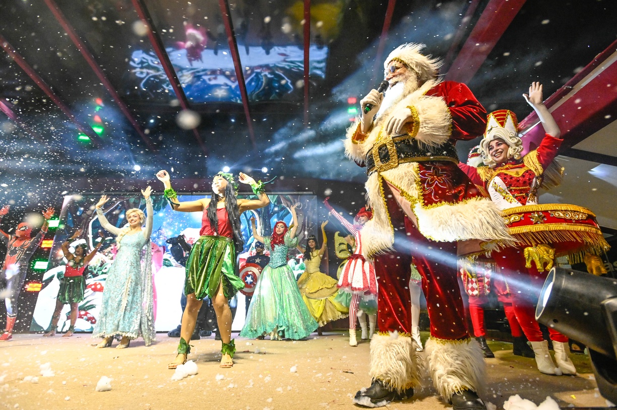 Show Caminhos dos Sonhos tem música, personagens, cenografia natalina e o Papai Noel