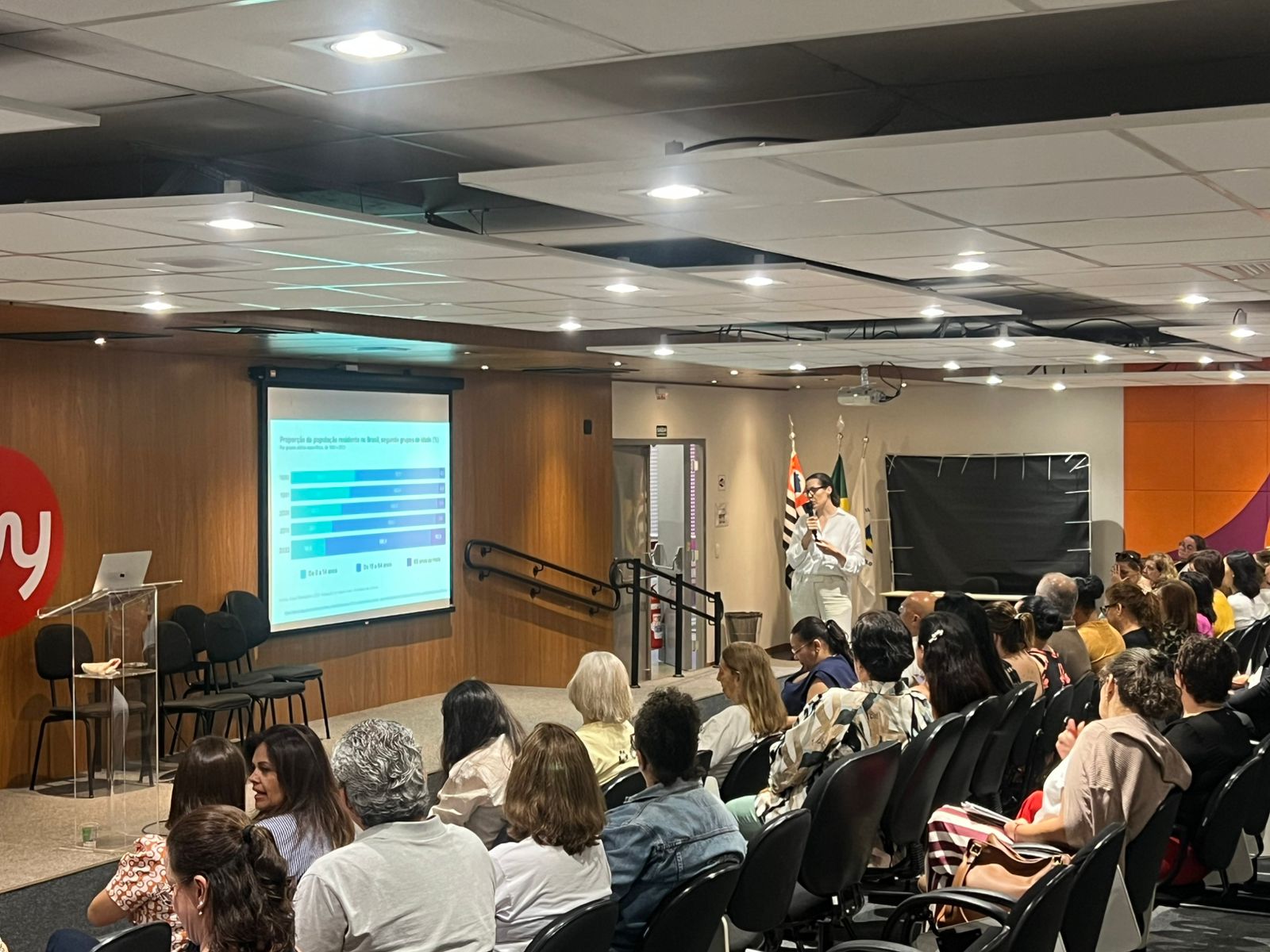 Divulgação Doutora em Gerontologia e coordenadora do Vitalità (PUC-Campinas), Mariana Reis Santimaria apresentou dados e reforçou a importância das políticas integradas
