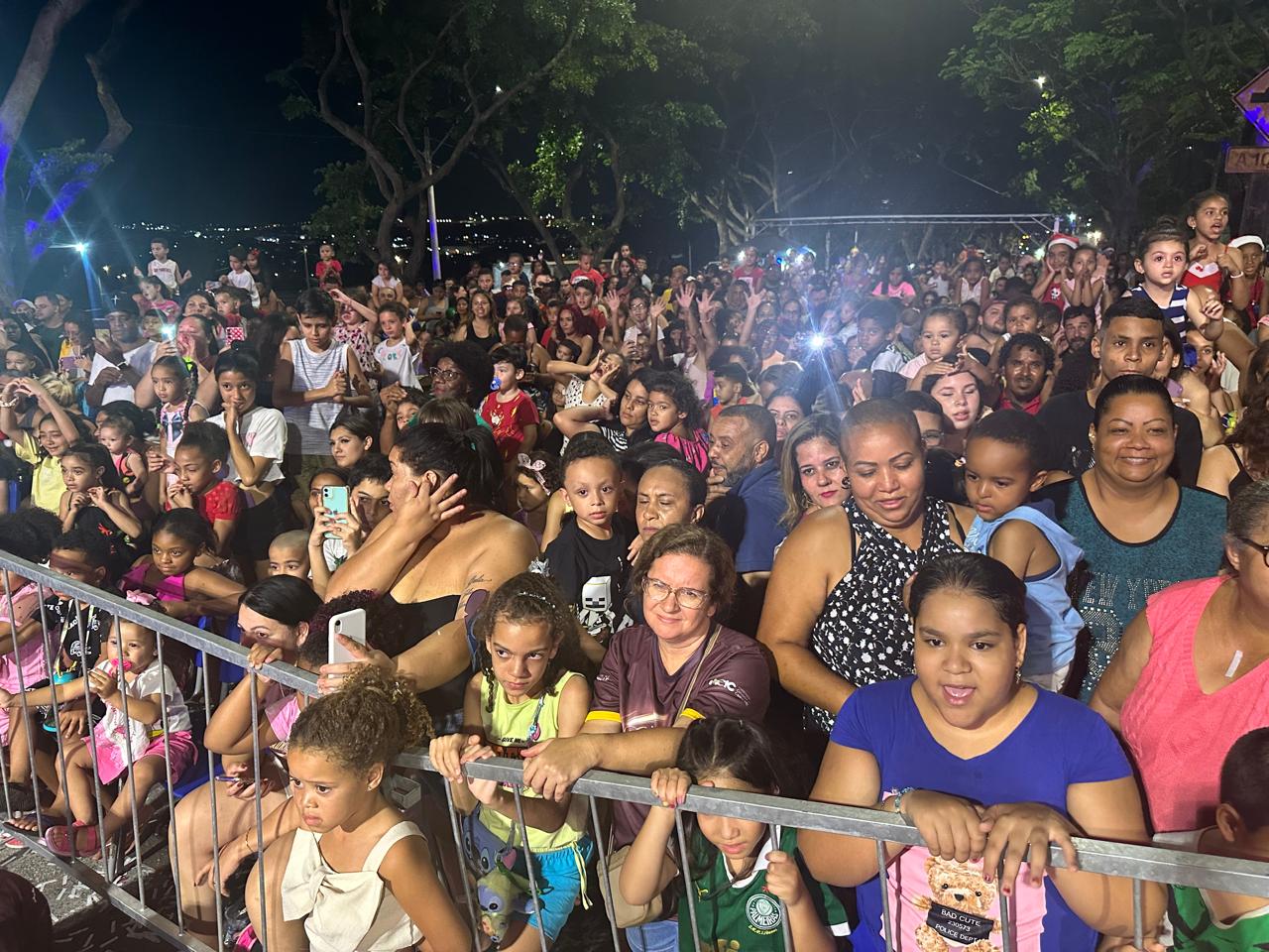 Evento reuniu cerca de 1.500 pessoas na Praça Emil Rached