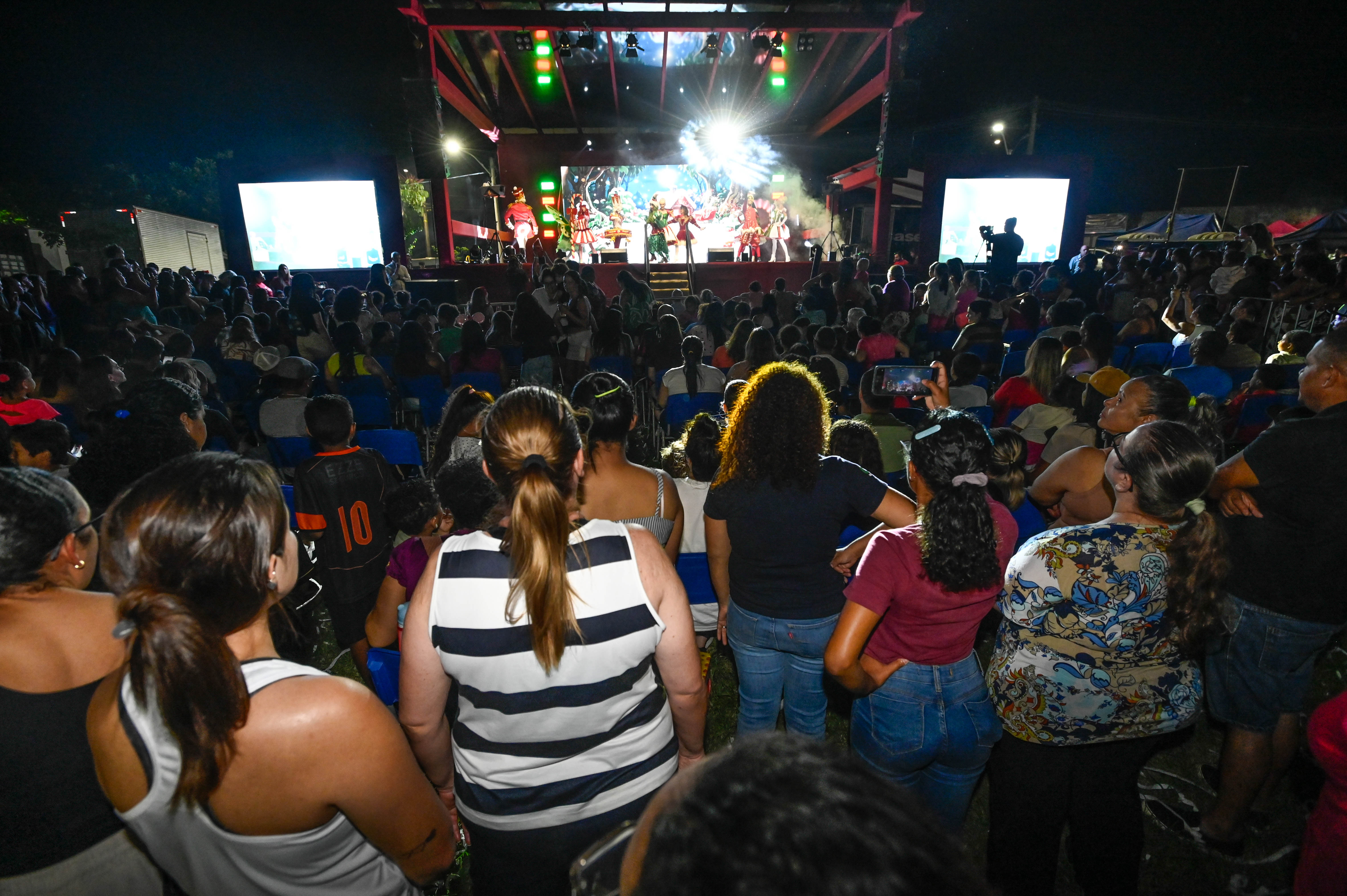 Show do Natal dos Sonhos agitou a noite dos moradores do bairro