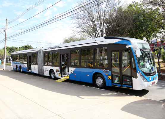 Ônibus é adaptado para oferecer acessibilidade