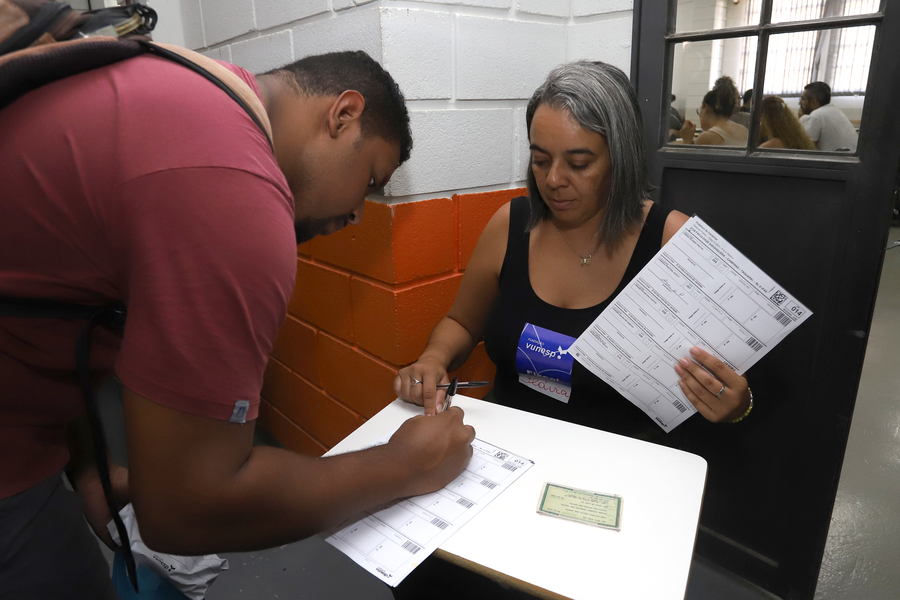 Nesta segunda-feira, 10 de março, os candidatos já podem acessar os cadernos de provas e na terça, dia 11, os gabaritos serão publicados também