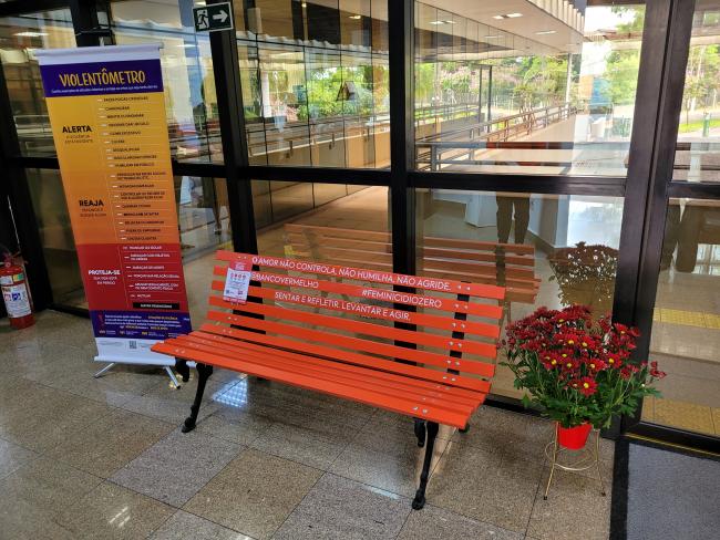 O 'banco vermelho': convite à reflexão