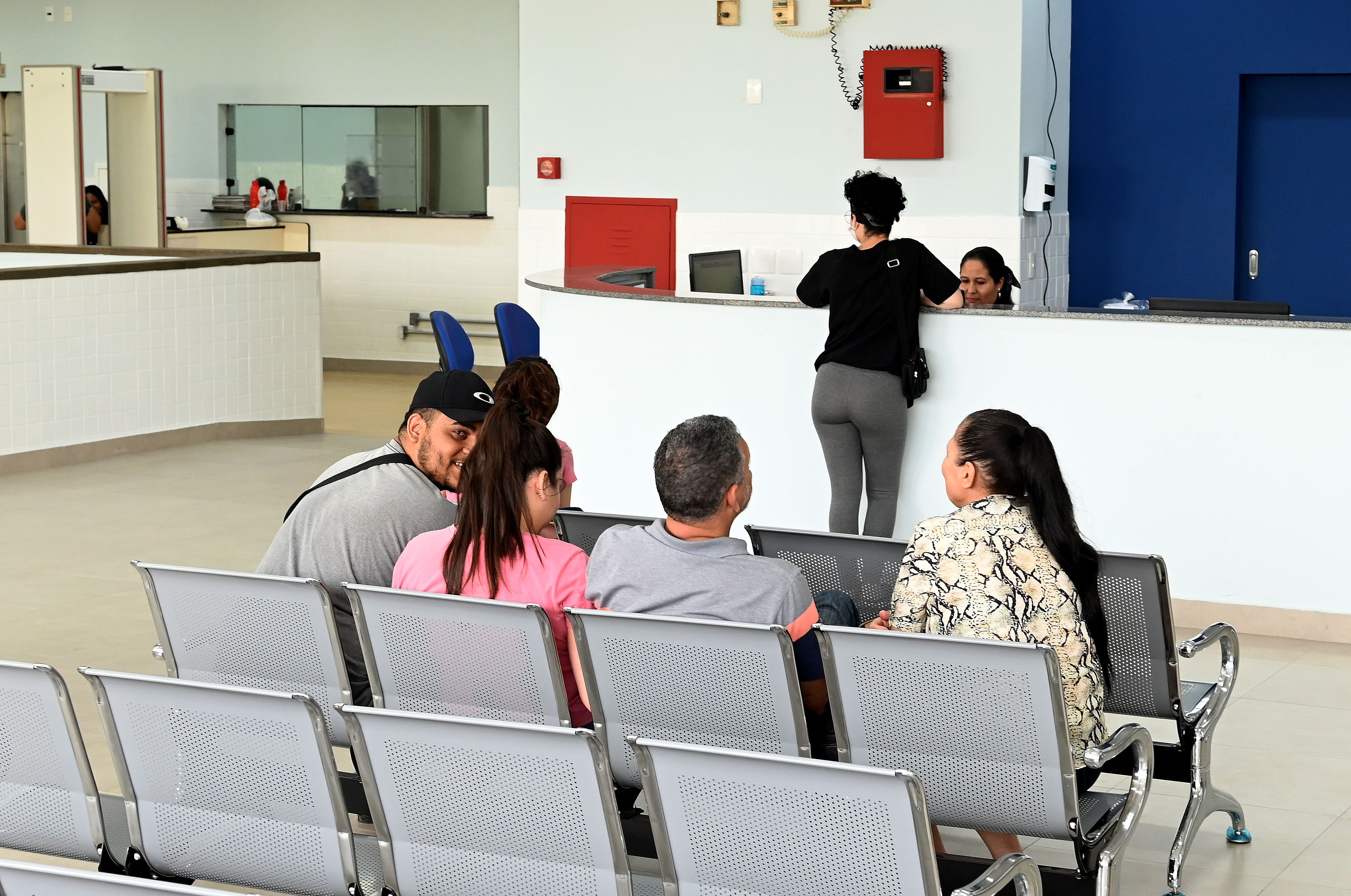 Obra incluiu forro, rampa de acesso, piso, postos de atendimento, pintura e outros benefícios