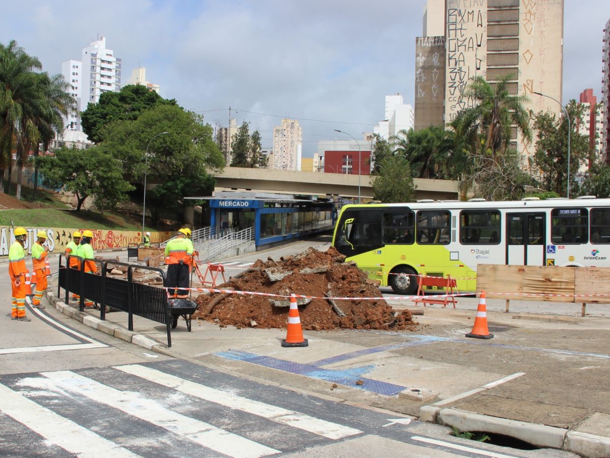 As alterações programadas pela Emdec ocorrem por conta das obras de construção do piscinão da Praça da Ópera