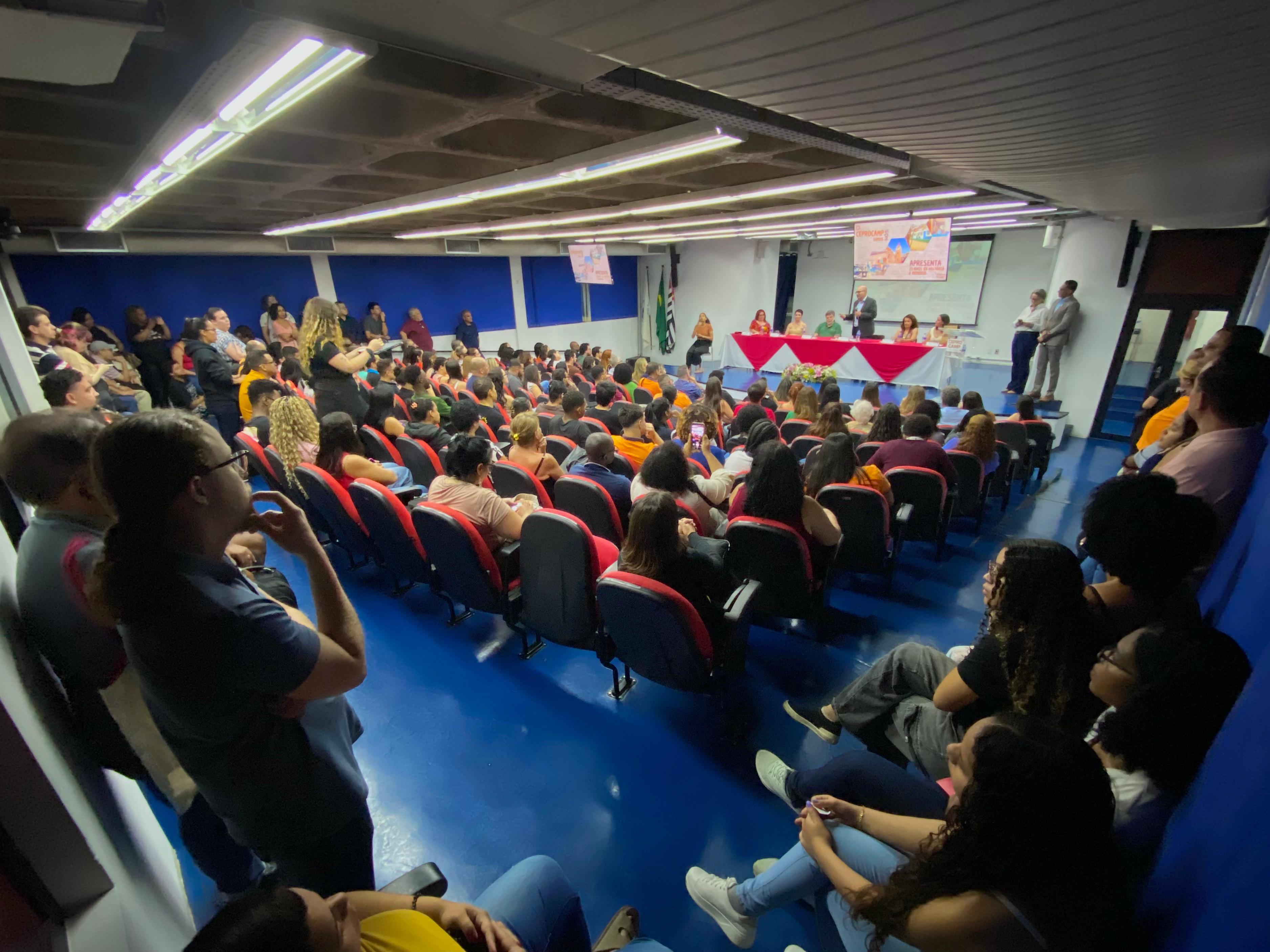 Firmino Piton Cerimônia de aniversário contou com a participação de alunos, ex-alunos e professores
