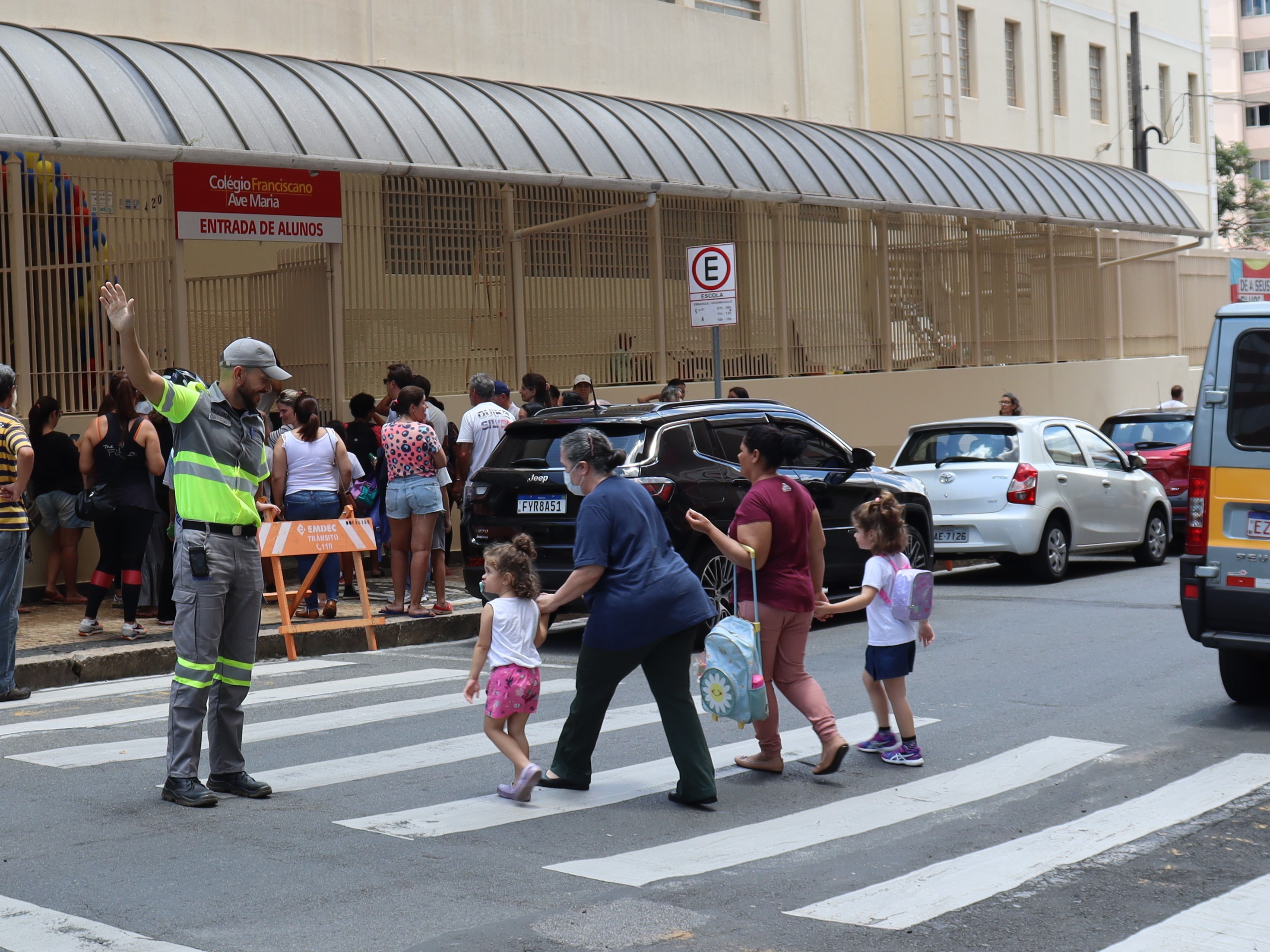 Ação da Emdec visa garantir a segurança no trânsito para pedestres e motoristas e também a fluidez viária