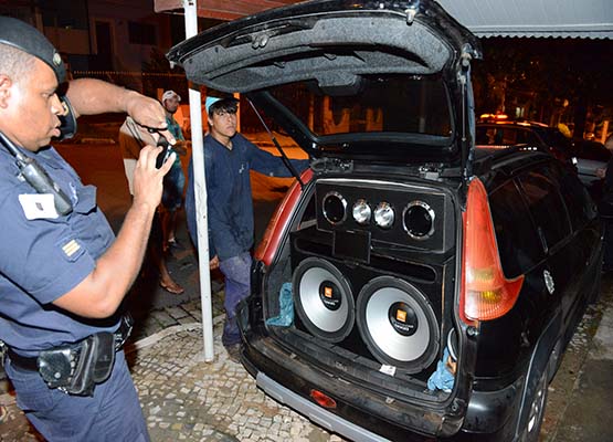 Equipamento é fotogrado antes da apreensão