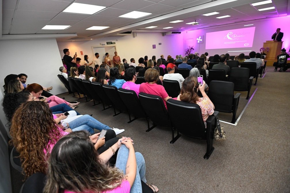 Rogério Capela/PMC O evento marcou o início das atividades de conscientização sobre o câncer de mama, que ao longo do mês incluirão palestras, caminhadas e outras ações educativas