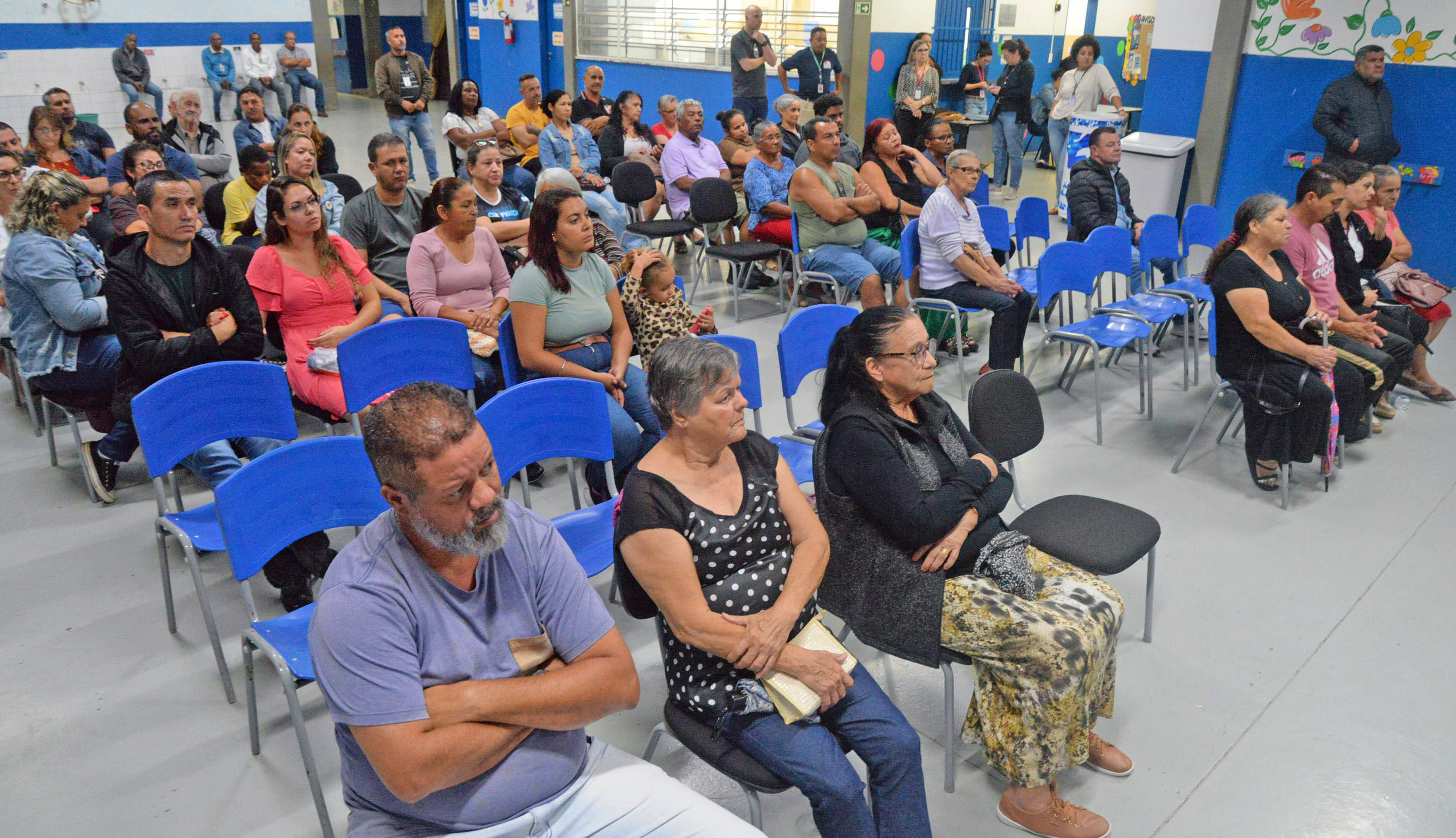Moradores do Monte Alto Fase II recebem as escrituras após mais de 30 anos de espera, em cerimônia realizada na CEI Nave Mãe Paulo Freire