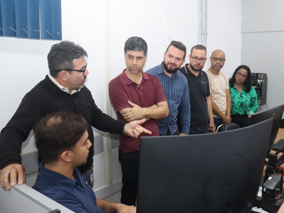 Trabalho realizado na central de monitoramento e operação de semáforos foi apresentado