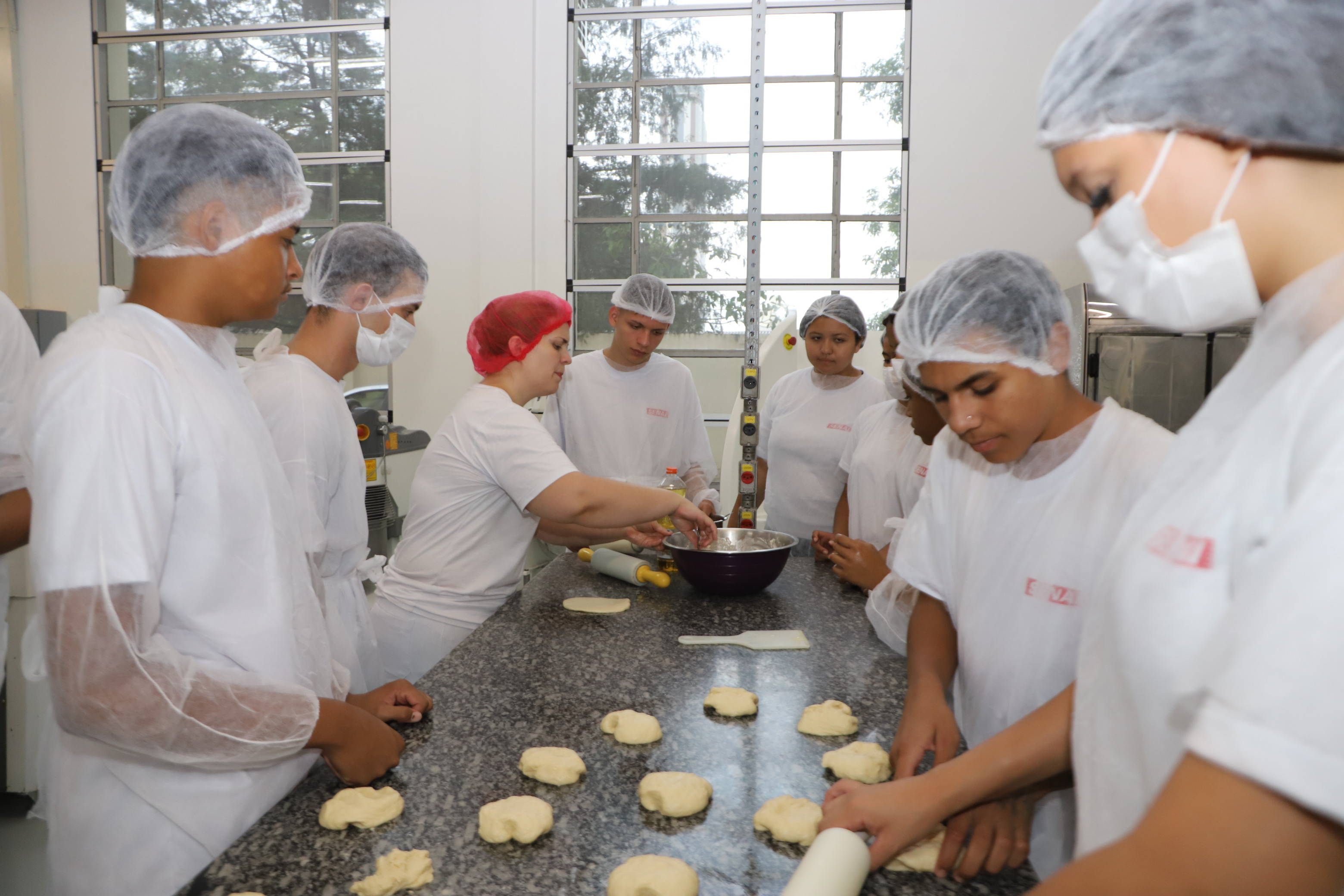 Auxiliar de Produção de Pizzas, Salgados e Produtos de Confeitaria é um dos cursos oferecidos