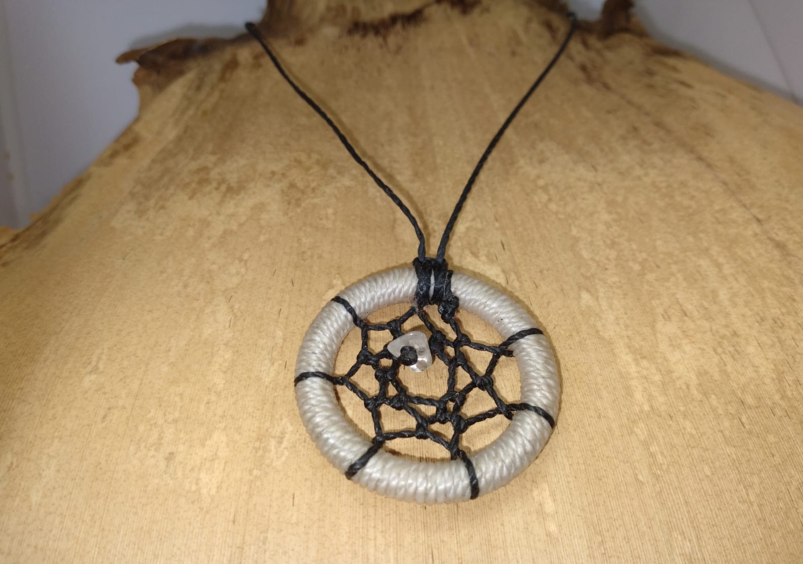 Cláudia Marisa Teixeira/Divulgação Os participantes poderão criar peças como mandalas, filtros dos sonhos, olho Deus e impressões com plantas