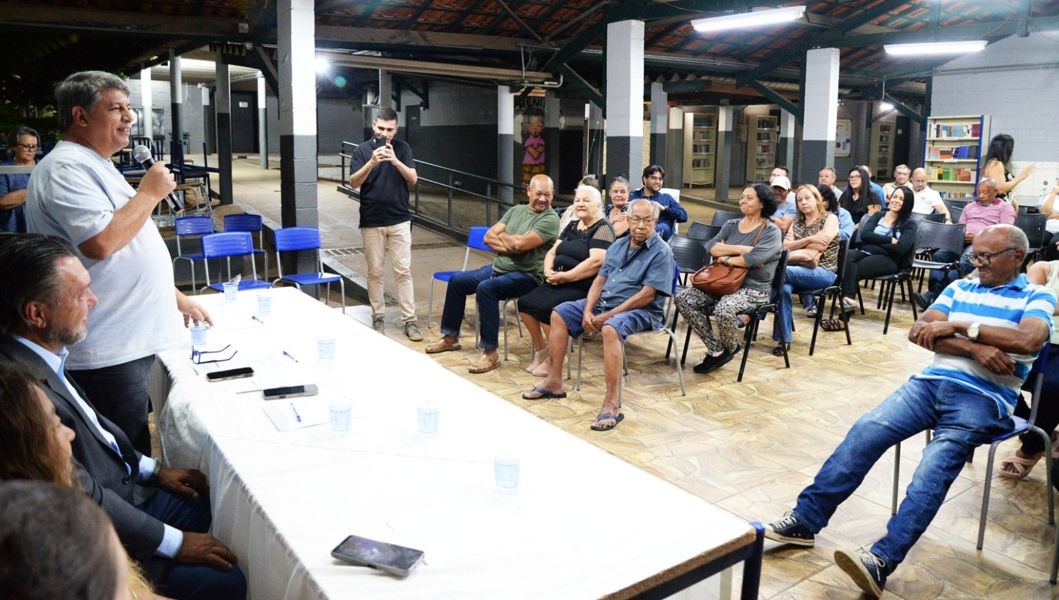 Toninho Oliveira/PMC Com as matrículas emitidas pelo Cartório de Registro de Imóveis, os moradores agora têm a posse oficial de suas propriedades