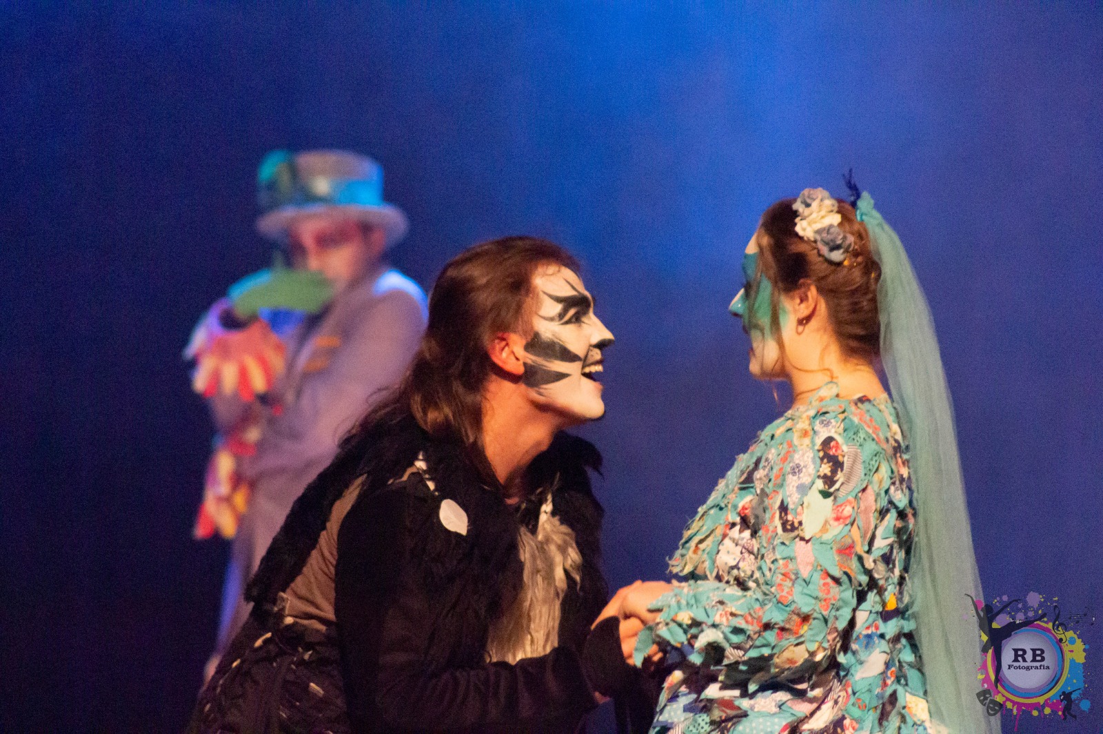  Mais do que uma história de amor, peça propõe uma reflexão sobre preconceito, diferença e aceitação, reforçando a mensagem de que o mundo só avança quando aprende a conviver com as diversidades 