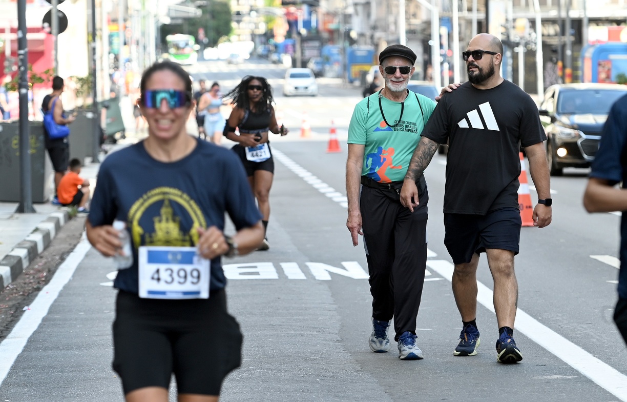 Corrida foi inclusiva com participação de pessoas cegas e cadeirantes