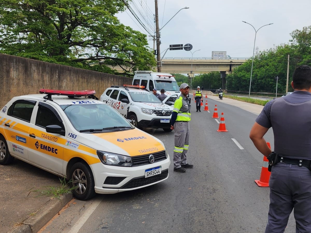 Operação Impacto Integrada aconteceu na avenida Ruy Rodrigues, sentido Centro/bairro, sob o pontilhão da rodovia dos Bandeirantes