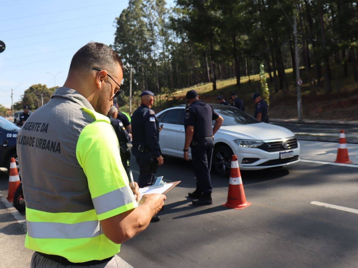 Operações retiraram das ruas 158 veículos em situações que feriam a legislação