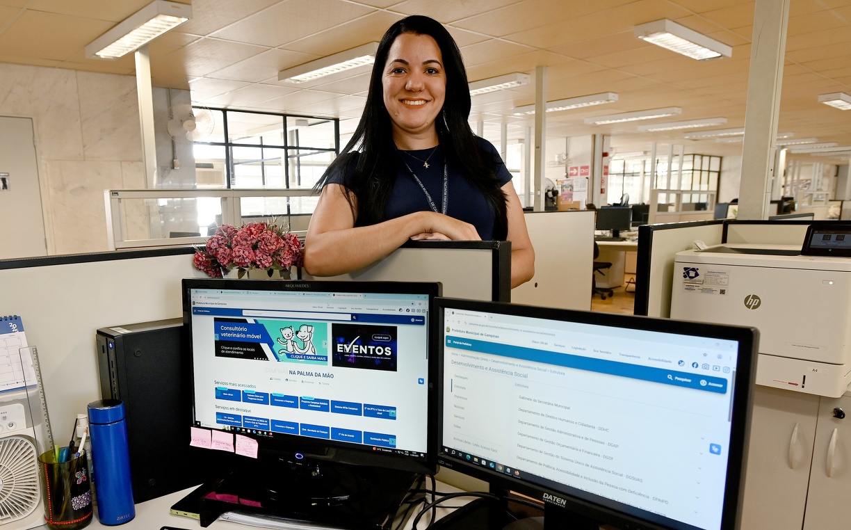 Carlos Bassan/PMC Entre os admitidos está Rebeca Nascimento Bosmak, agente administrativa da Secretaria de Desenvolvimento e Assistência Social