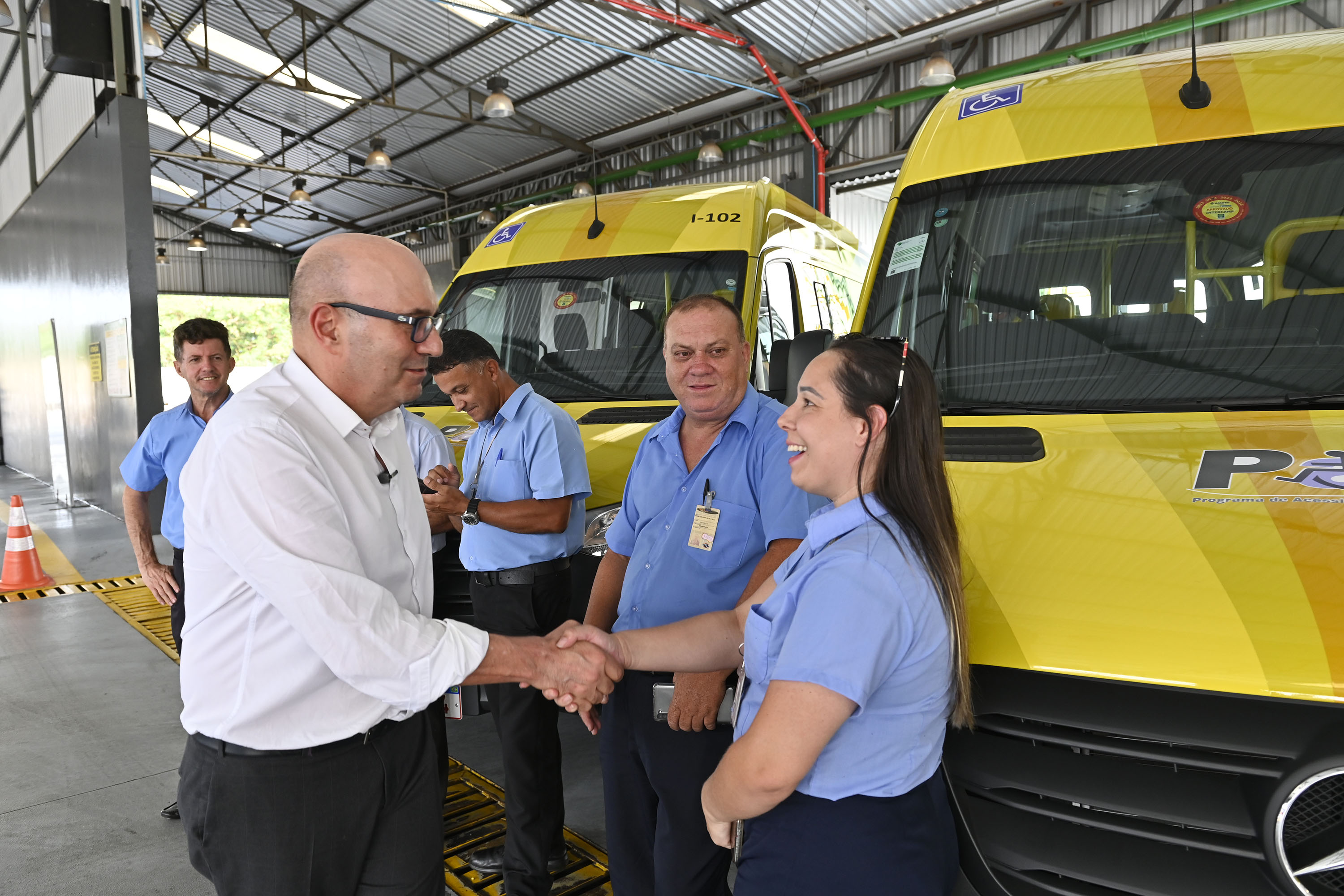 Prefeito cumprimenta motoristas do PAI-Serviço 